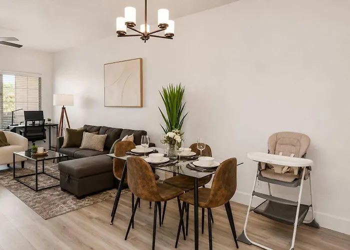 Stylish Retreat Pools Gym Appartement *